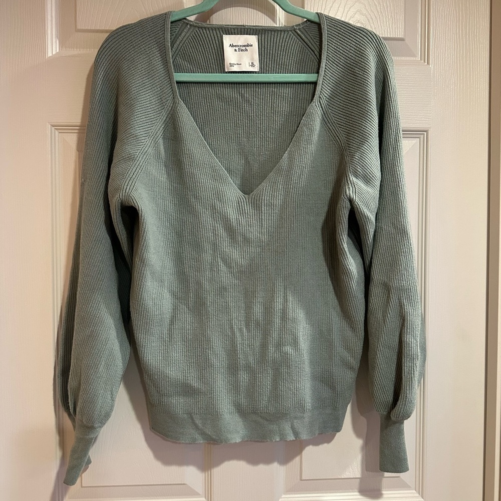 Abercrombie & Fitch Women's Sage Green V-Neck Lightweight Sweater and Pant Set